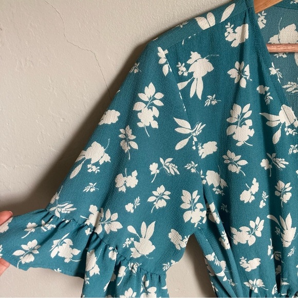 Charming Charlie Teal Floral Blouse Size Small - Picture 4 of 7